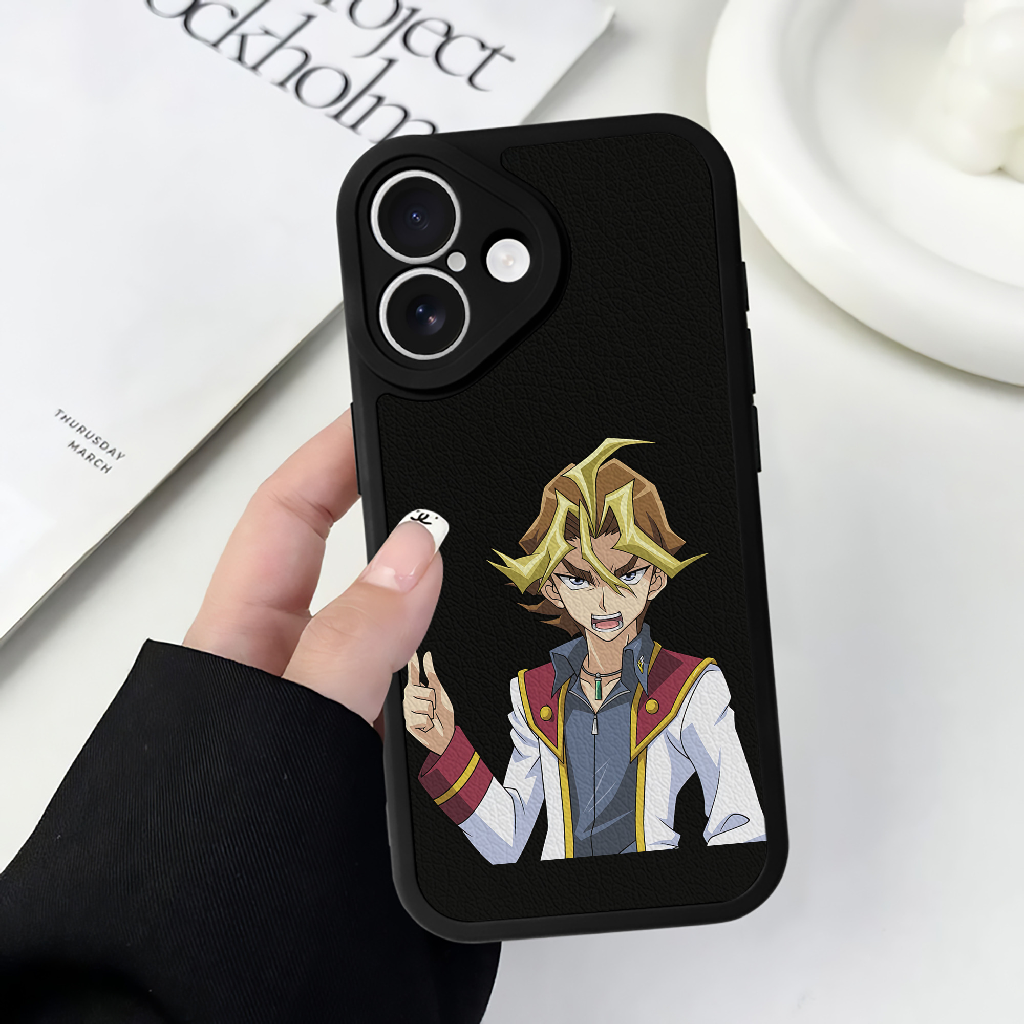 （画像用） 遊☆戯☆王 Yu-Gi-Oh! 【iPhone 16シリーズ対応】シリコンスマホケース（レザー調） 材質：シリコン